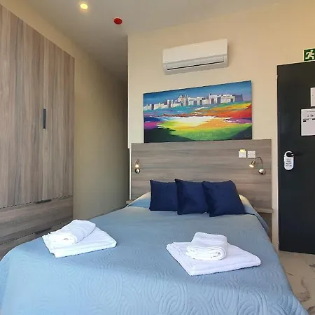 Bay Square Penthouse * St Paul's Bay
